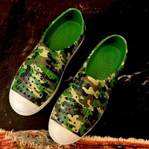 NATIVE Jefferson Green Camo Waterproof Slipon Shoes C4